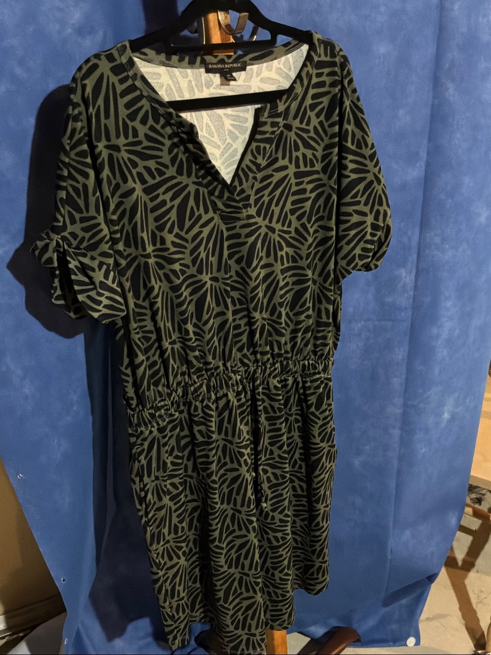 Banana Republic Olive Green and Black Leaf-Print Midi Dress